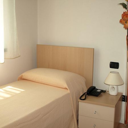 Hotel Karol Monza Bagian luar foto