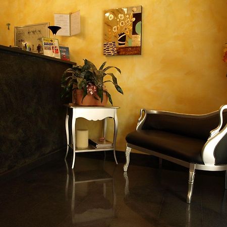 Hotel Karol Monza Bagian luar foto