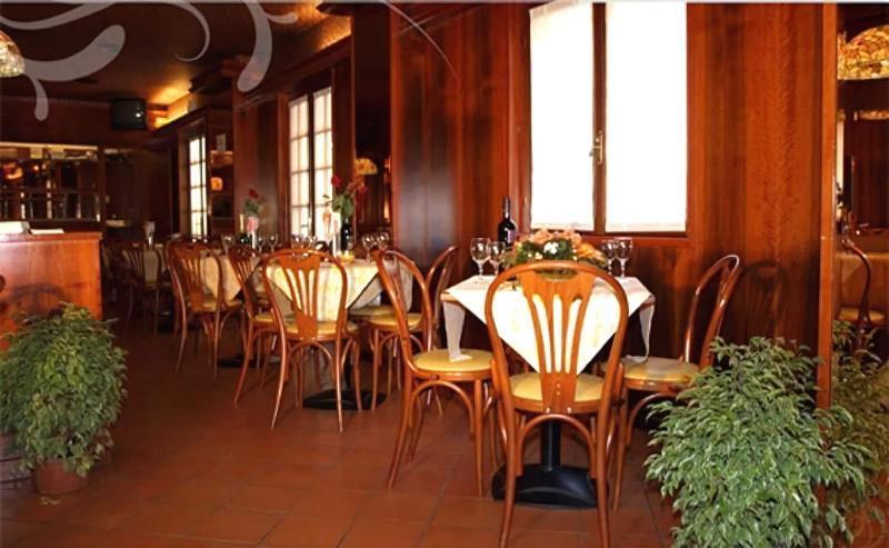 Hotel Karol Monza Bagian luar foto